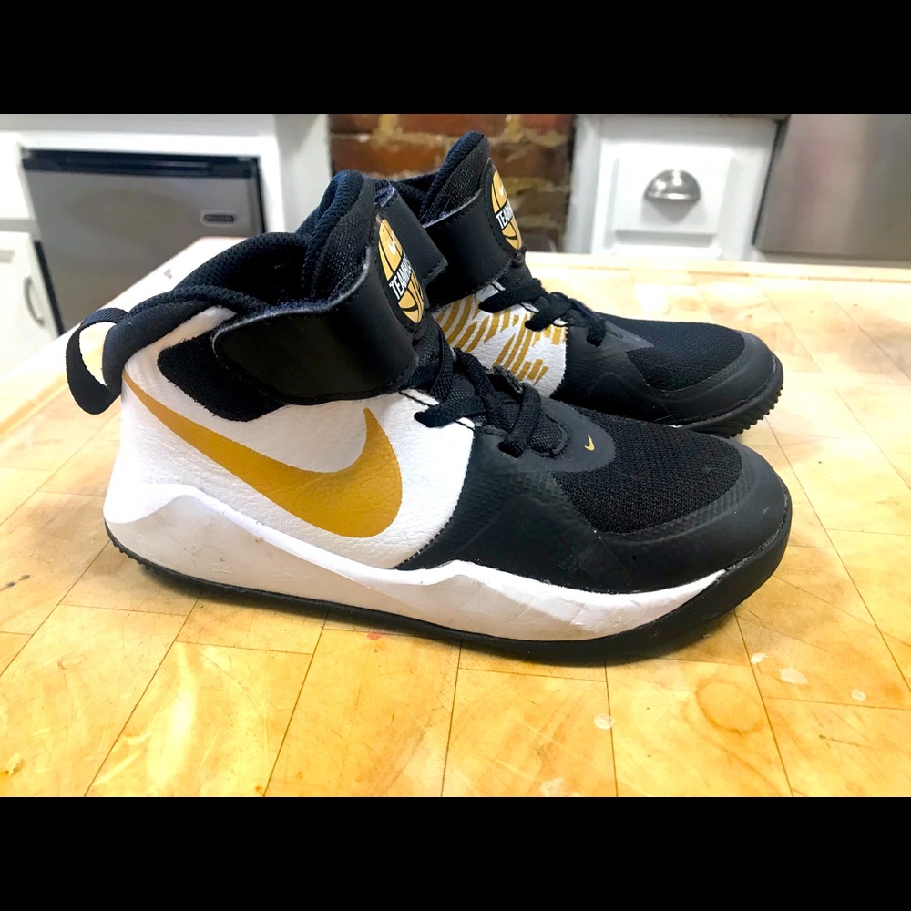 Nike Team Hustle Little Boys 13